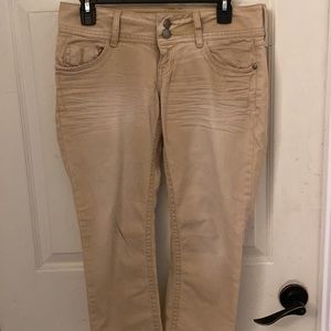 Mudd cream colored jeans. Size 9 cropped